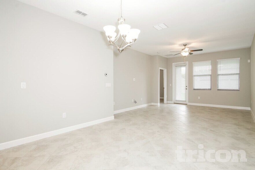 Building Photo - 9735 Ivory Dr