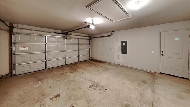 Building Photo - 14000 Northwood Village Dr