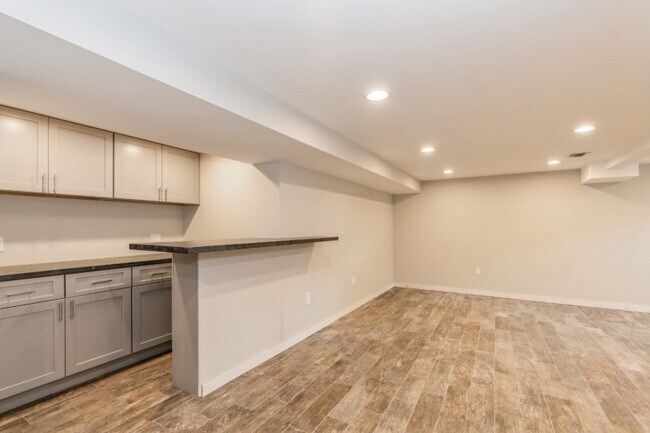 Building Photo - 66 E Gramercy Pl