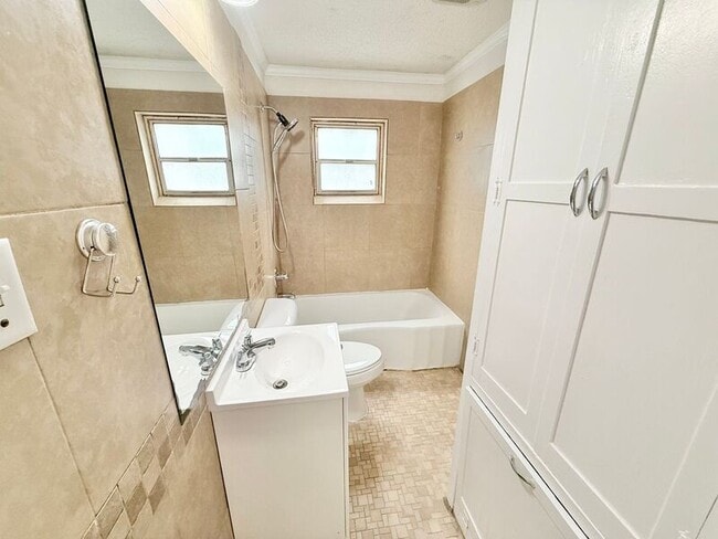 Building Photo - 4716 W Spencer Field Rd