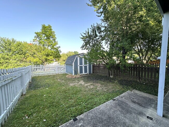 Building Photo - 3-Bedroom Townhome in Furnace Hills