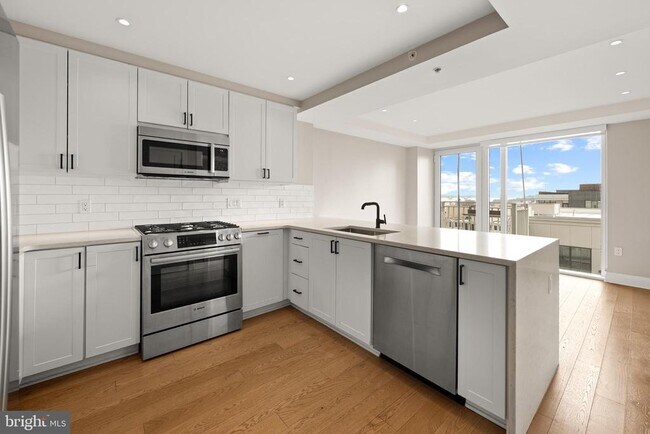 Building Photo - 925 N Fairfax St