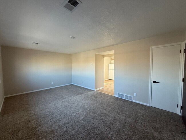 Building Photo - 2606 E Hennepin Ave