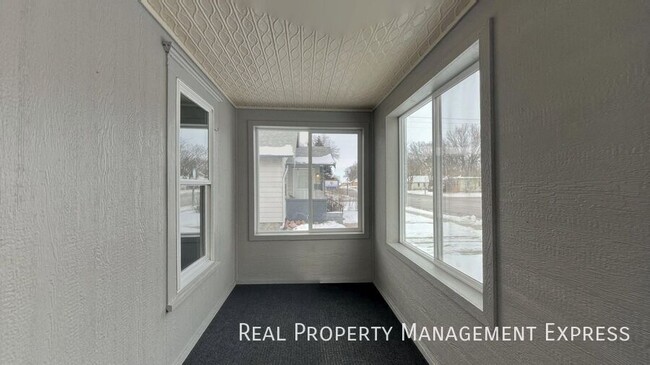Building Photo - 1125 N Minnesota Ave