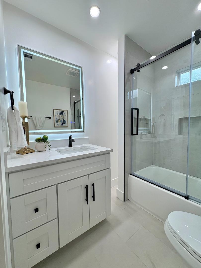 Bath 1 - 214 S 22nd St