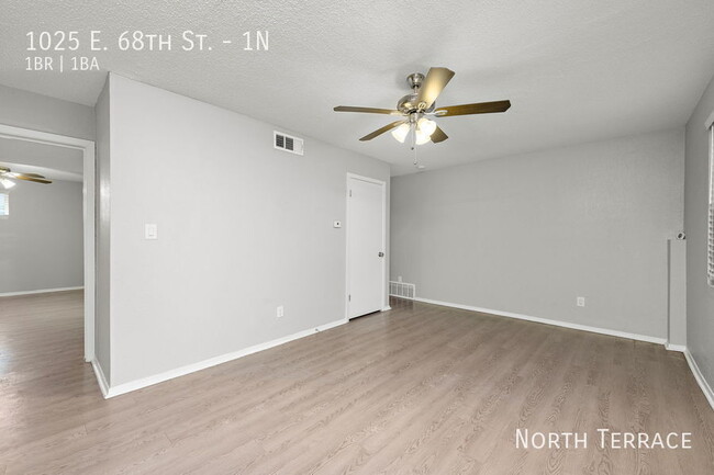 Building Photo - 1025 E 68th St
