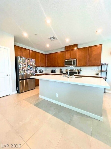 Building Photo - 9263 Rampa St