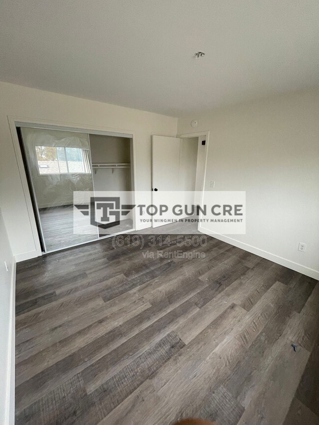 Building Photo - 220 E Park Ave