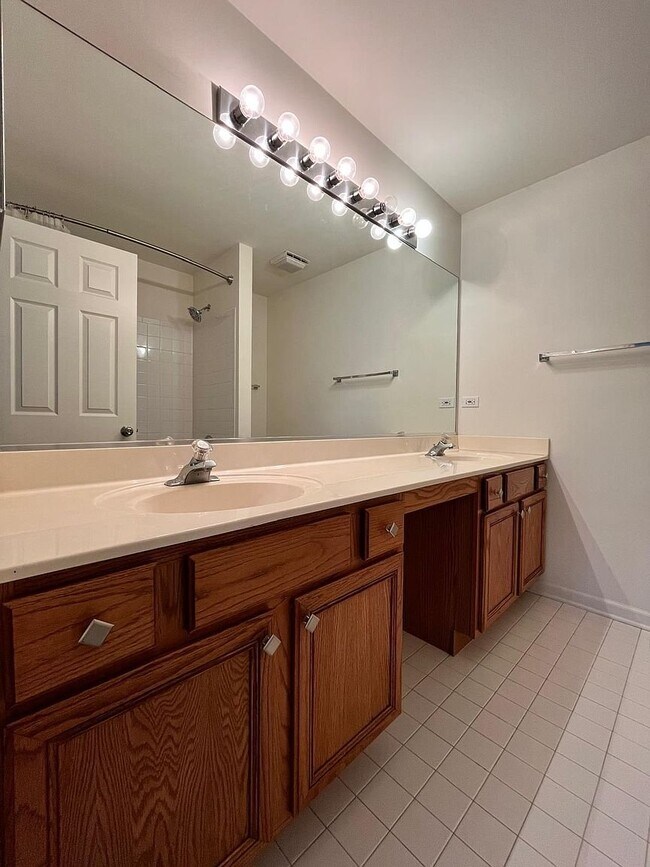 Building Photo - 2803 Bluewater Cir