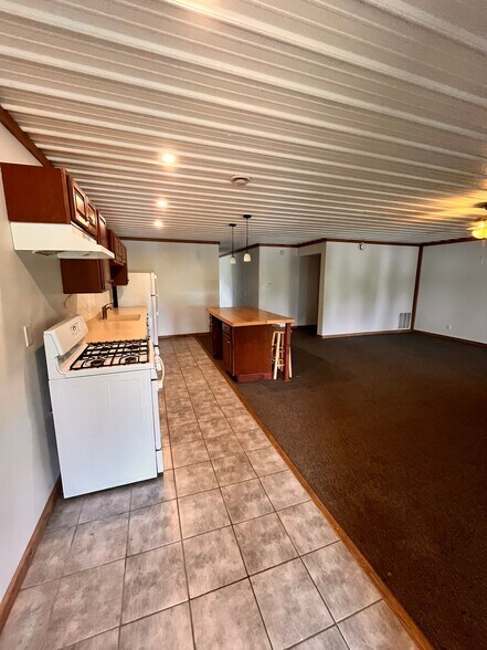 Building Photo - 38687 Armstrong Rd