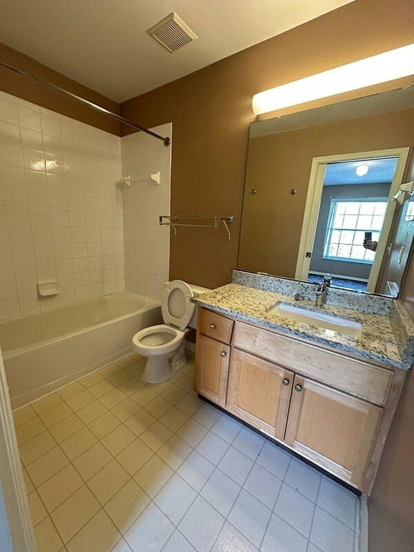 Building Photo - 271 Hart Ln