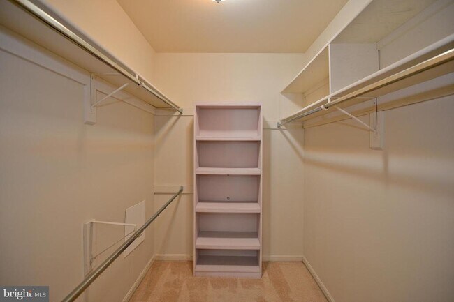 Building Photo - 9702 Kingsbridge Dr