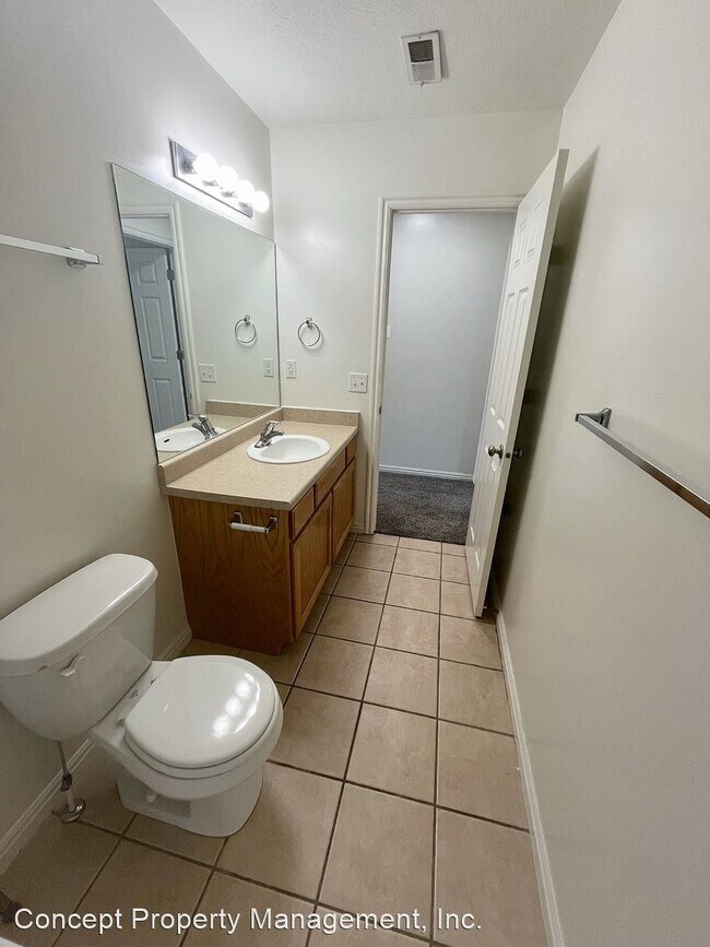 Building Photo - 2 br, 2 bath Apartment - 374 East 5450 Sou...