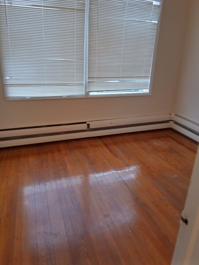 Building Photo - 2121 N St NW