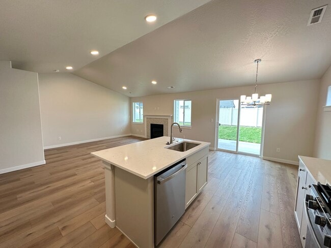 Building Photo - Brand New Hayden North Home