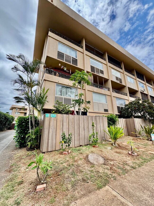 Building Photo - Available Now | Fully Furnished 1 Bedroom,...