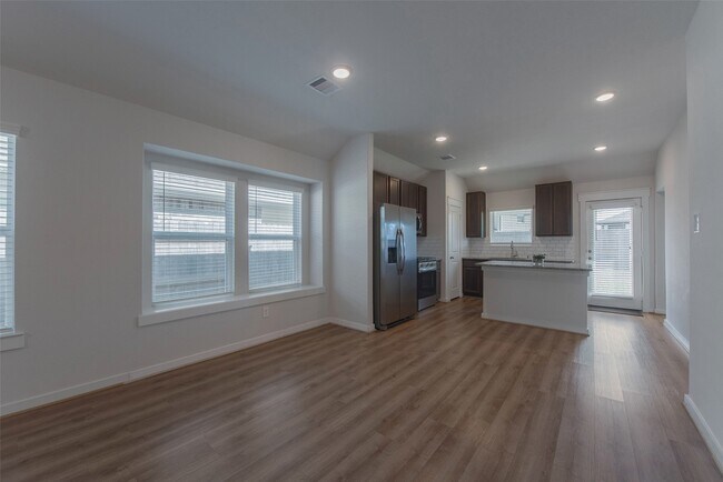 Building Photo - 7534 Coral Ter Dr