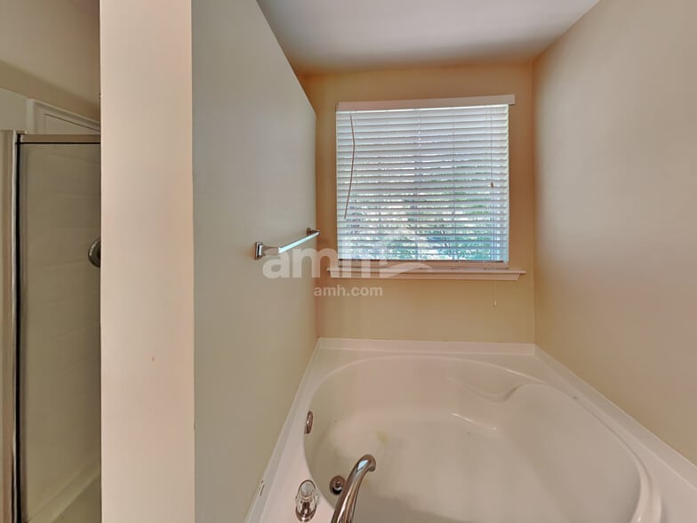 Building Photo - 103 Holly Mill Village Dr