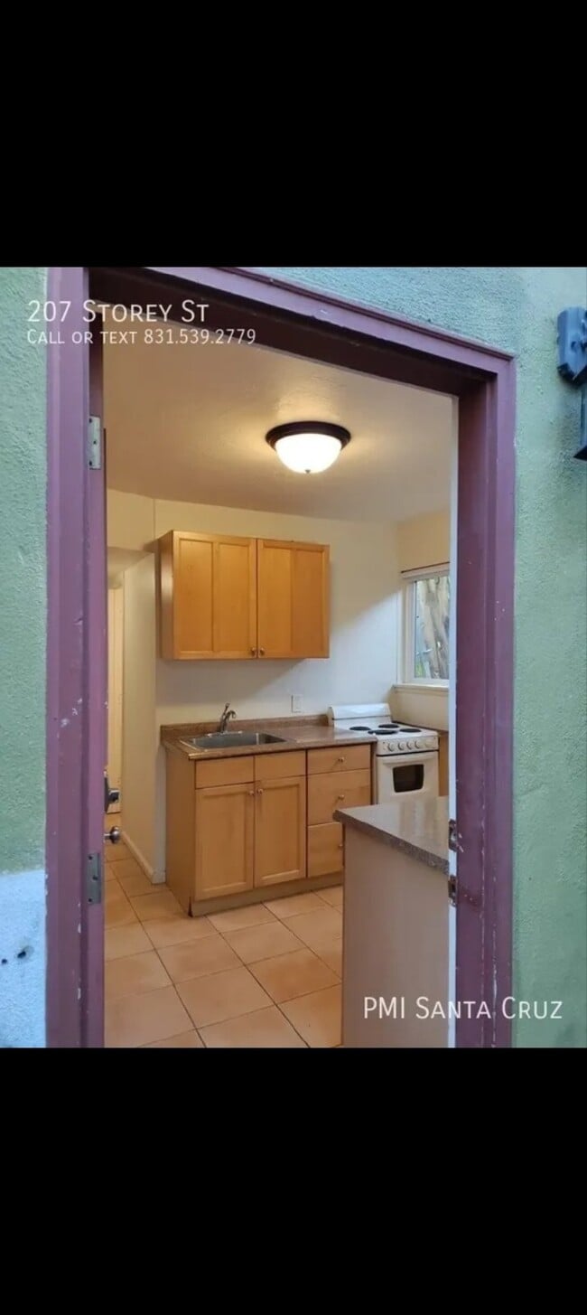 Building Photo - Charming Studio Apartment -  5 minutes to ...