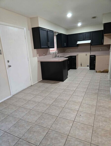 Building Photo - 404 N 29th Ave