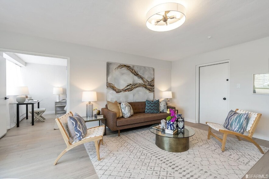 Lower suite living area - 2920 Buchanan St