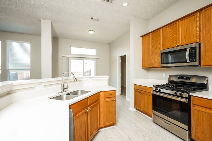 Building Photo - 2133 Acorn Grove