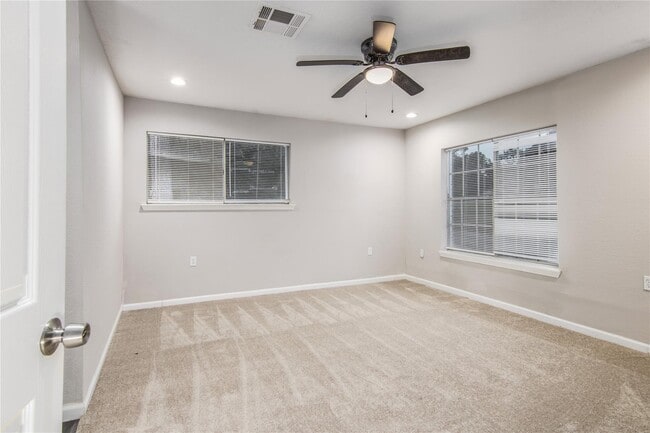 Building Photo - 1702 Athens Dr