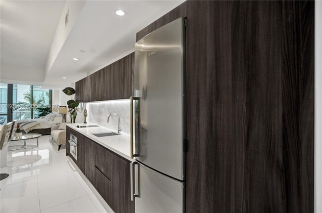 Building Photo - 851 NE 1st Ave