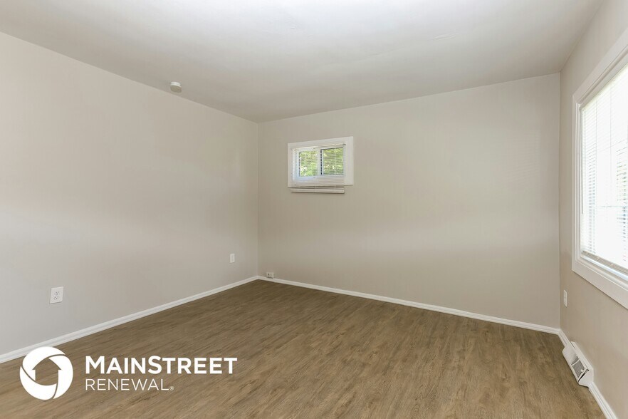 Building Photo - 5618 Davis Dr