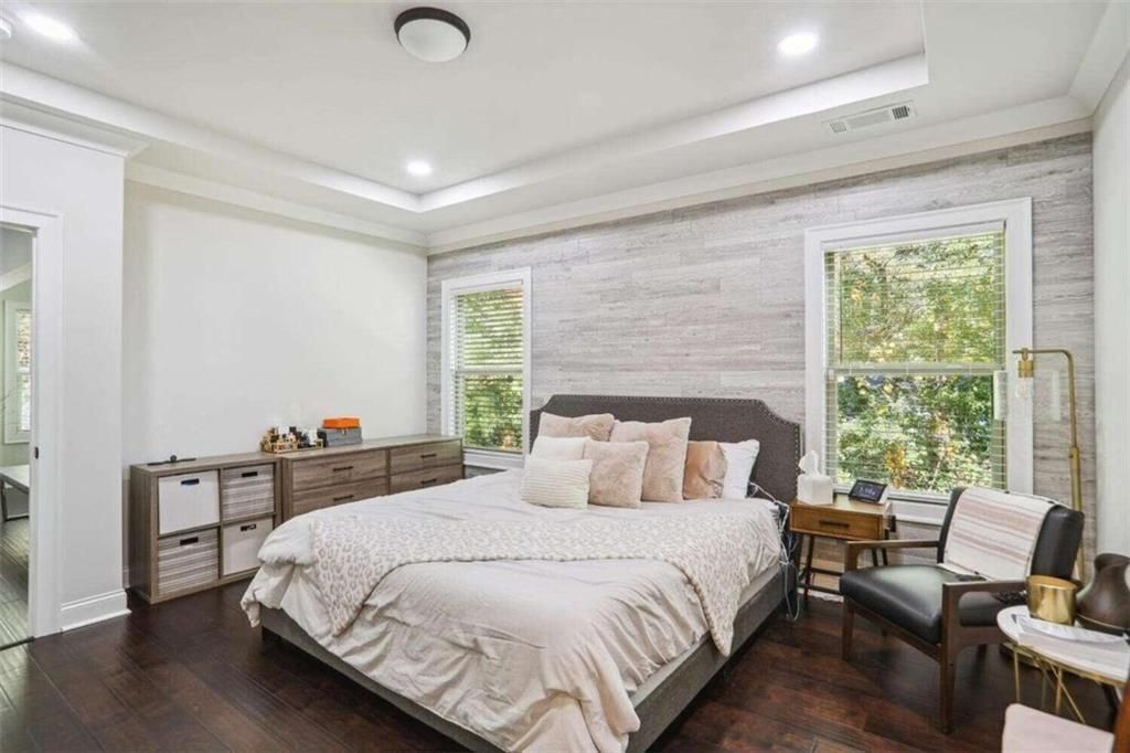 Building Photo - 1122 Hibiscus Way SW