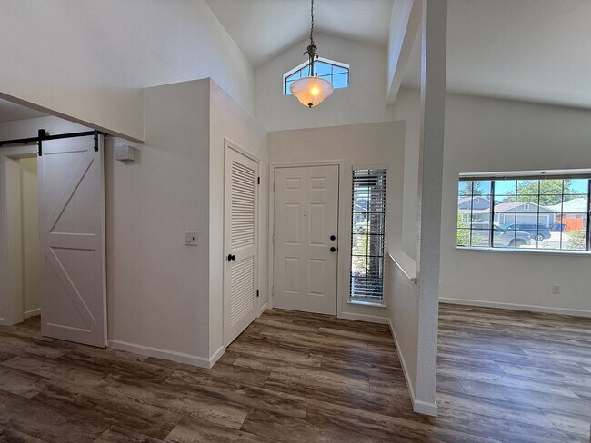 Building Photo - 243 Rio Mesa Ct
