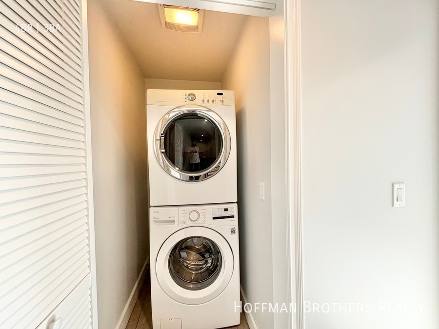 Building Photo - 6032 Romaine St