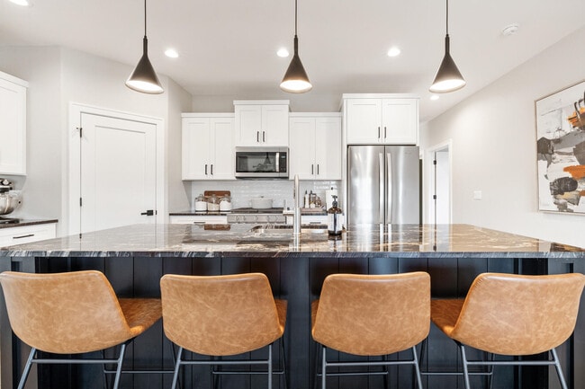 Building Photo - 1820 Horseshoe Ln