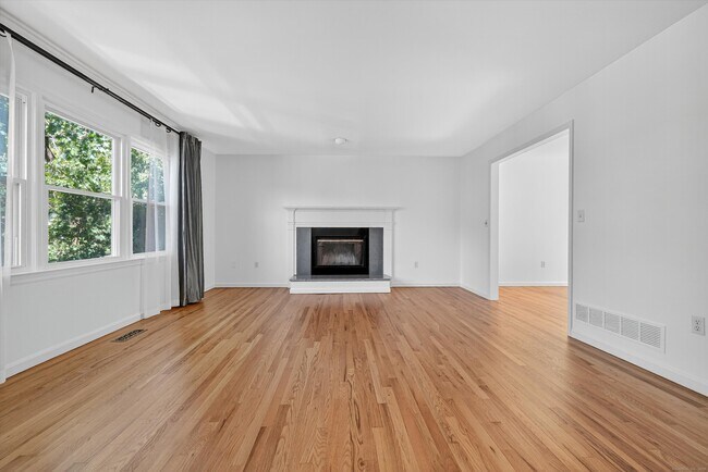 Building Photo - 55 Locust St