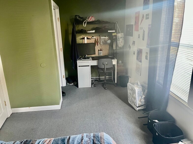 Building Photo - 24 Lawn St