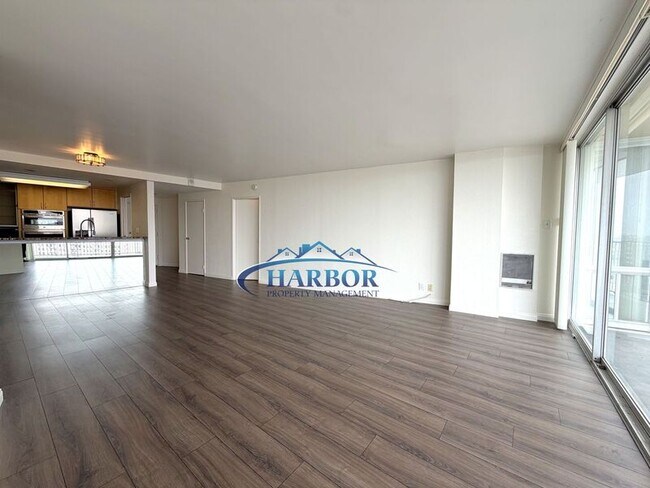 Building Photo - 700 E Ocean Blvd