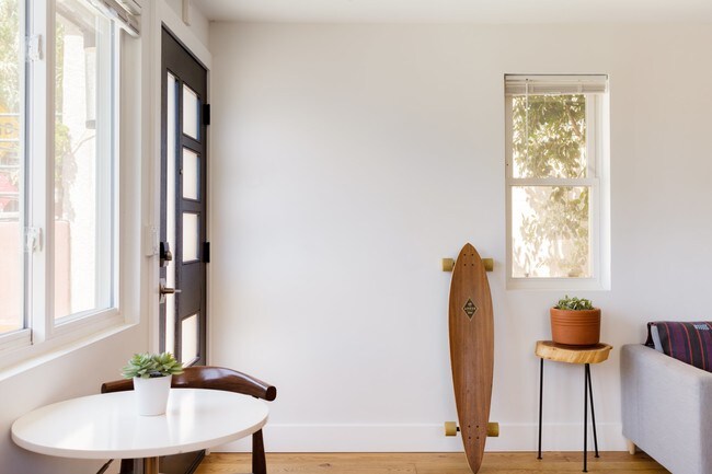 Building Photo - 1523 Morton Terrace