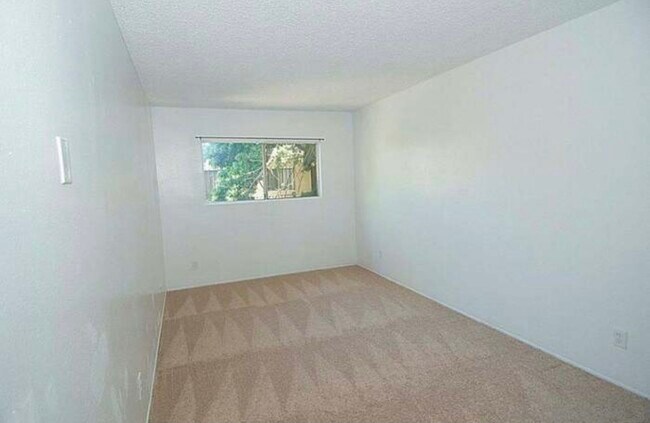 Building Photo - 5337 Groveland Dr