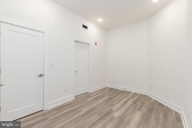 Building Photo - 90-94 E Laurel St