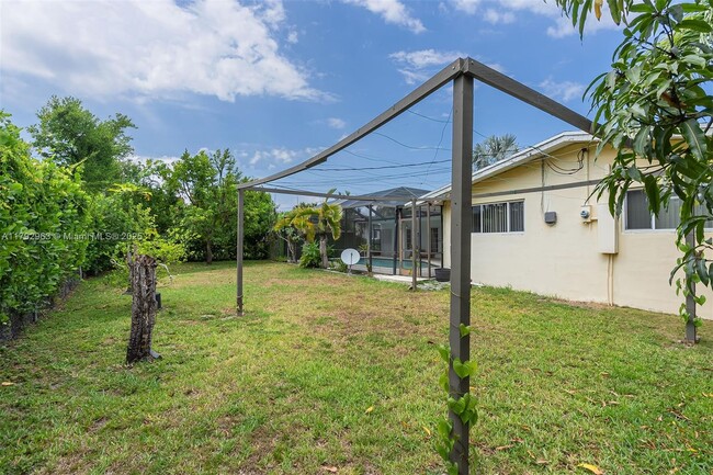 Building Photo - 13590 SW 73rd Ct