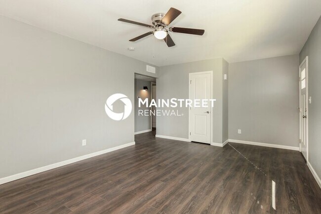 Building Photo - 3 Bedroom Pet-Friendly Home in Phoenix, AZ with Main Street Renewal