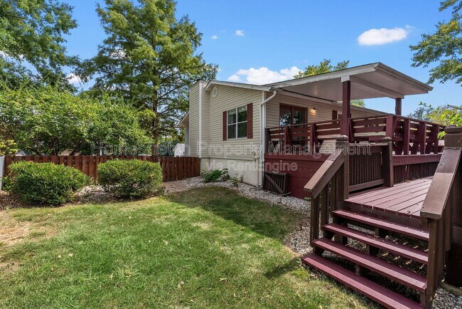 Building Photo - 33 Pershing Lake Dr