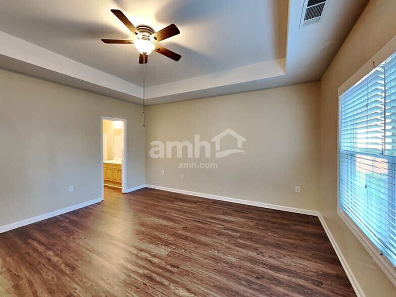 Building Photo - 2341 Suwanee Pointe Dr