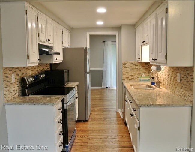 Building Photo - 1403 Oakbrook E Dr