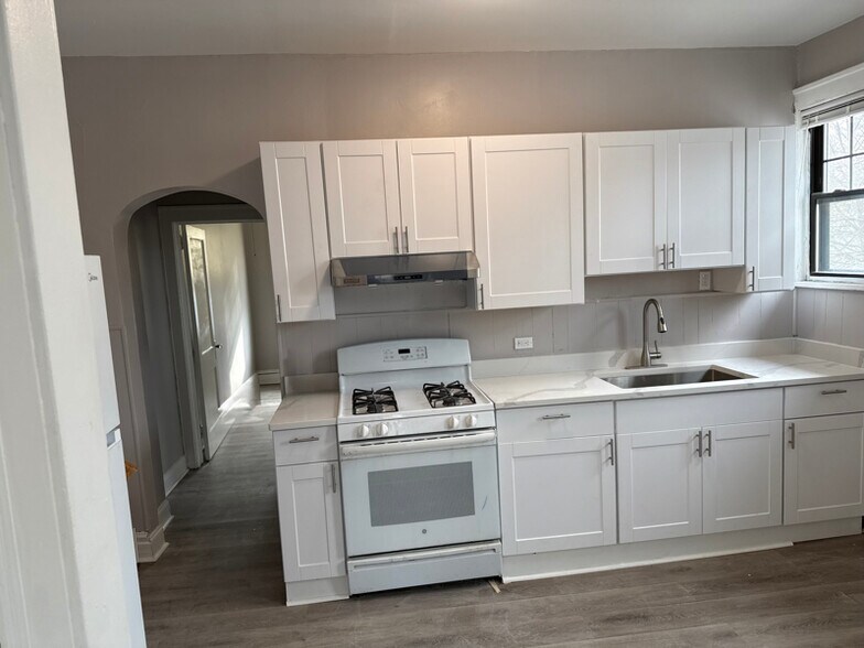 Building Photo - 100 Van Buskirk Rd