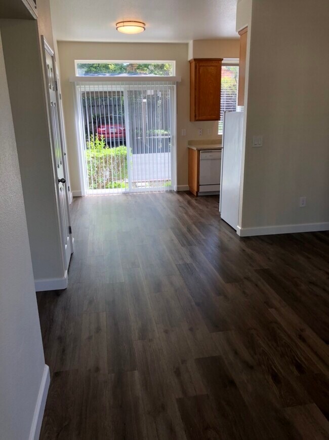 Building Photo - 1000 Prospect Ave