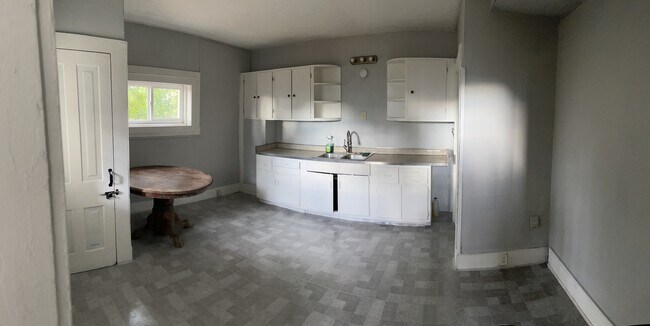 Building Photo - 916 3rd St SW