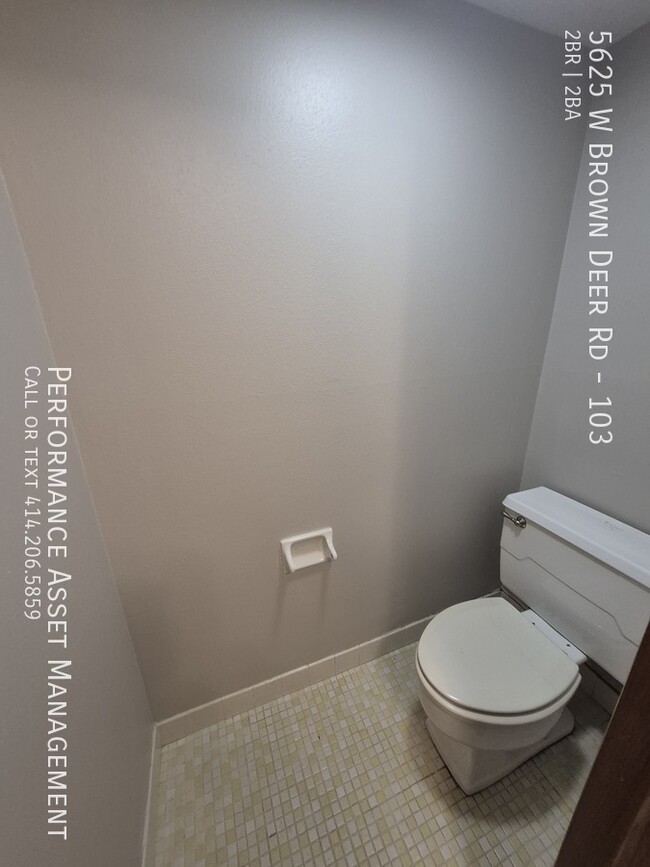 Building Photo - Charming 2BD/1.5BA Brown Deer Condo