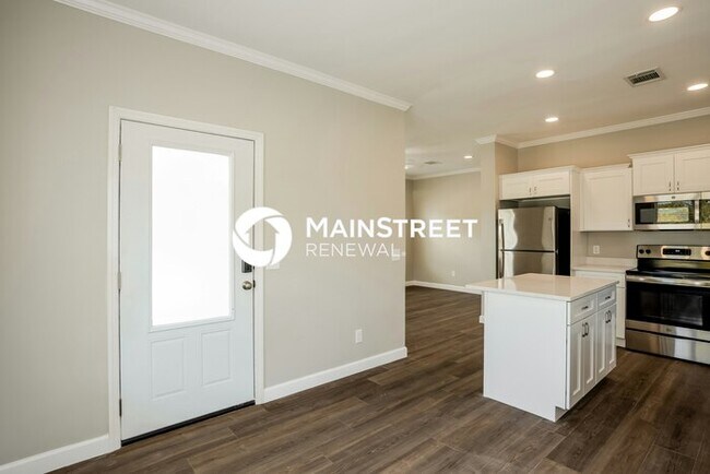 Building Photo - 3 Bedroom Pet-Friendly Home in St. Petersburg, FL with Main Street Renewal
