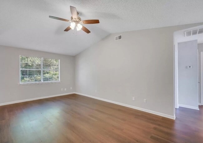 Building Photo - Charming ranch-style home located in the heart of Hinesville
